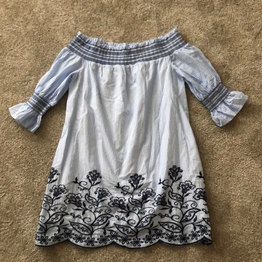 Adorable off the shoulder spring dress! Size S - Picture 2 of 5